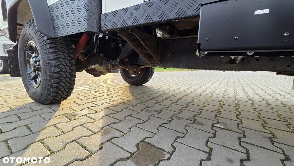 Land Rover Defender 110 Hard Top E - 12