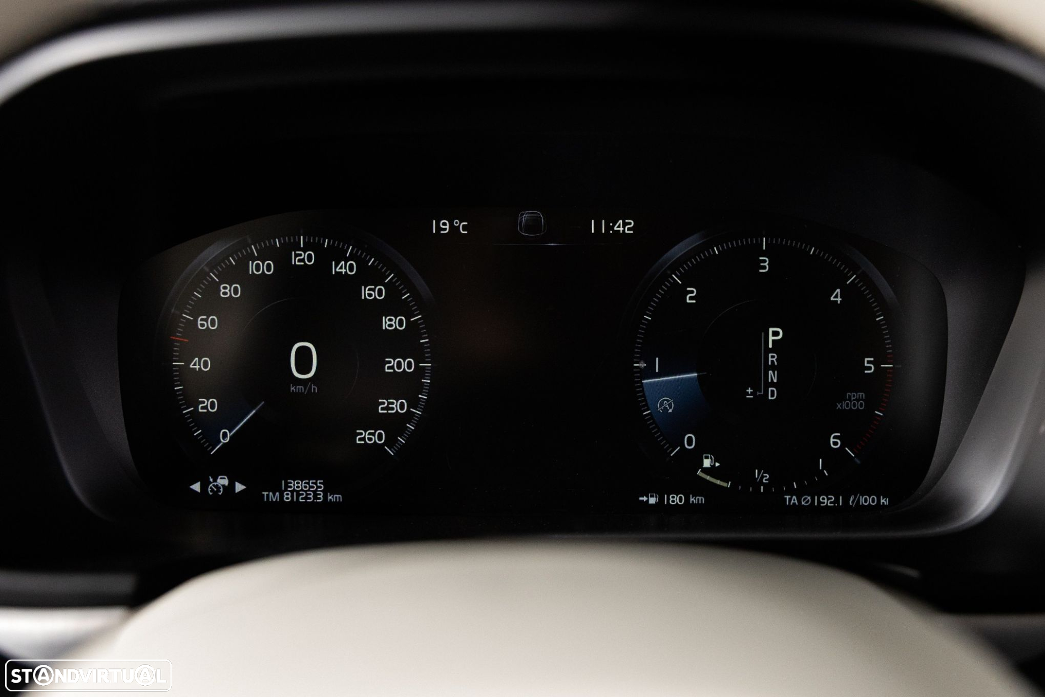 Volvo V90 2.0 D4 Momentum Geartronic - 12