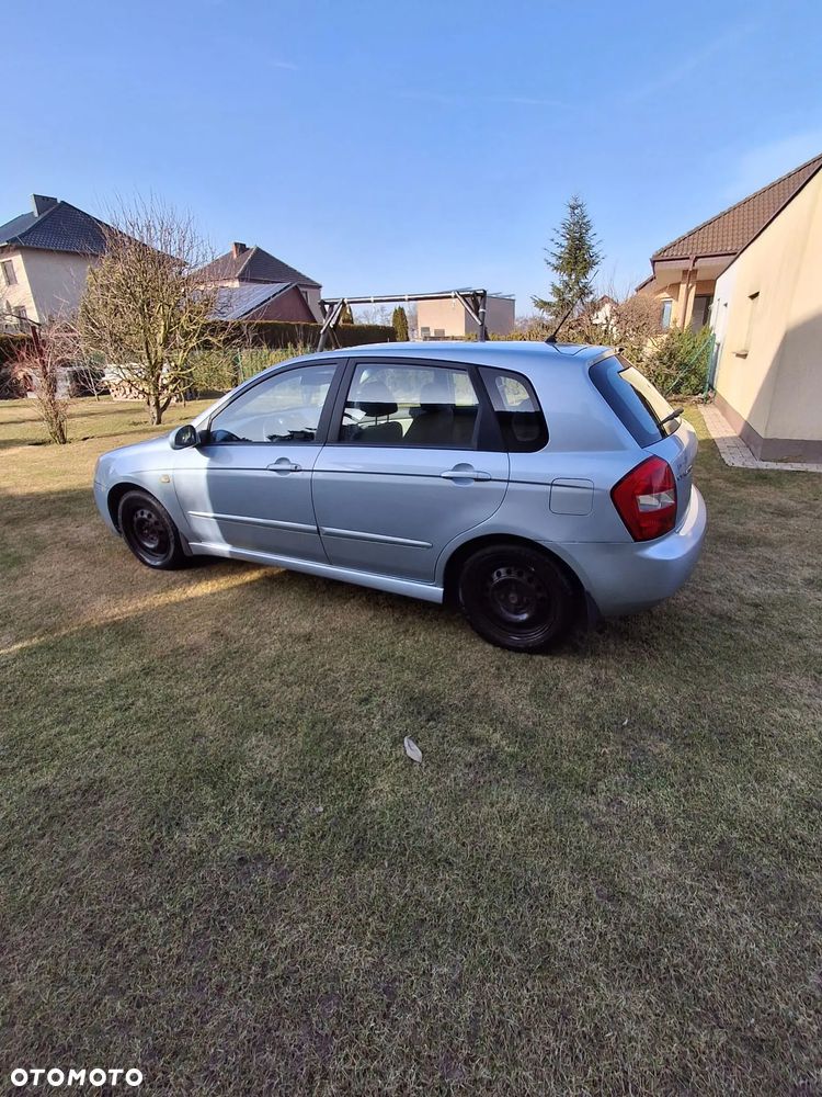 Kia Cerato 1.6 LX - 4