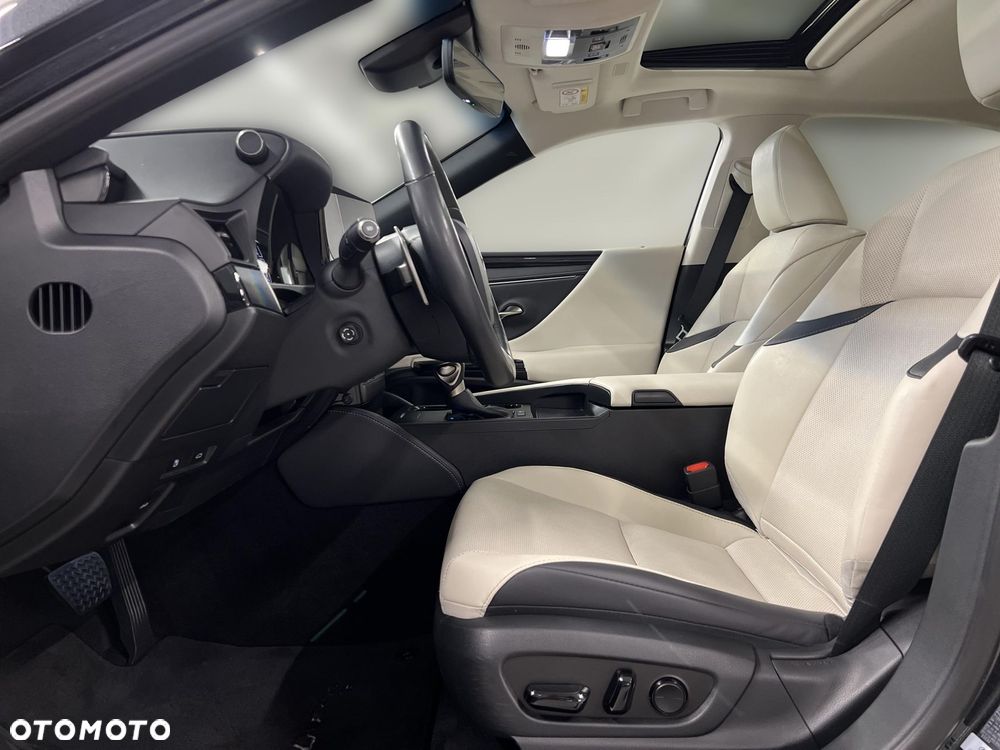 Lexus ES 300h Business Edition - 27