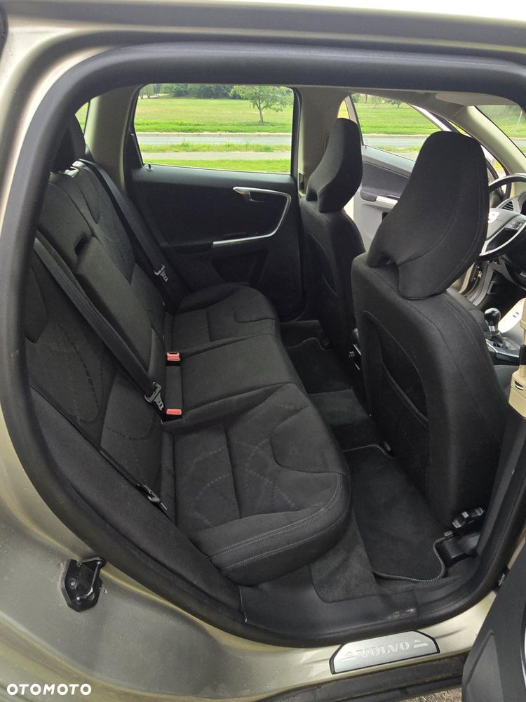 Volvo XC 60 D5 AWD Kinetic - 9