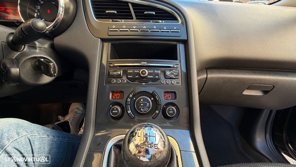 Peugeot 5008 1.6 HDi 7L Allure J17 - 12