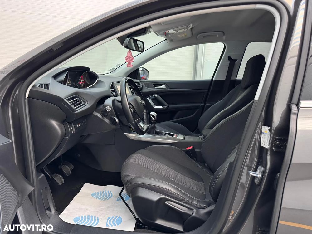 Peugeot 308 1.2 L PureTech Turbo S&S Allure Pack - 11