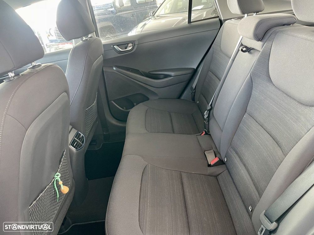 Hyundai Ioniq 1.6 GDI HEV Hybrid Tech - 24