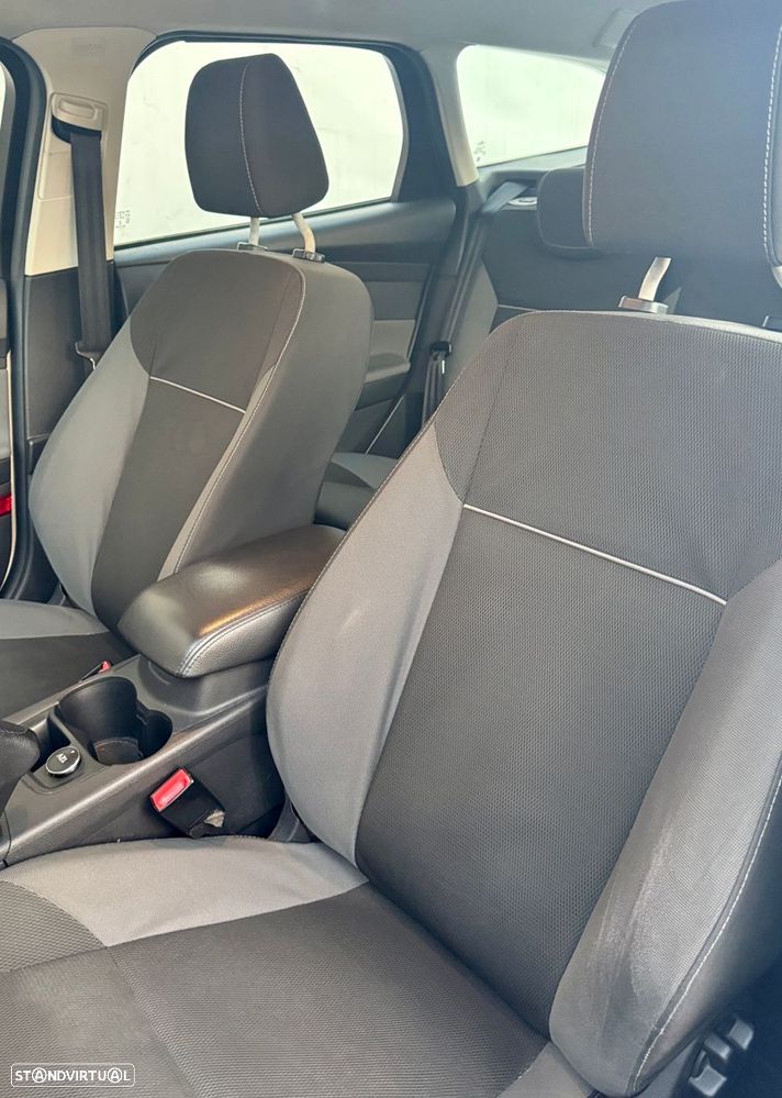 Ford Focus SW 1.6 TDCi Titanium - 12