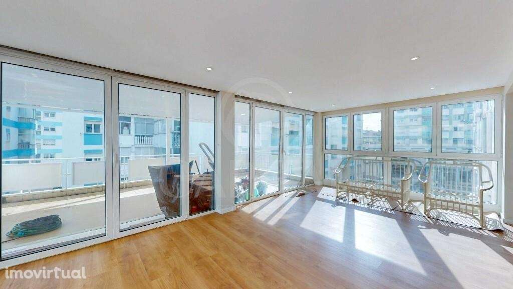 T3 Remodelado com Terraço no Coração de Odivelas – Rua Dr. Sousa Marti - Grande imagem: 5/33