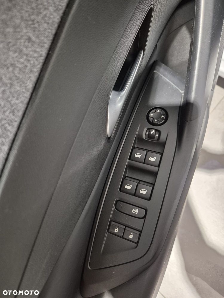 Peugeot 308 PureTech 130 EAT8 Allure - 15