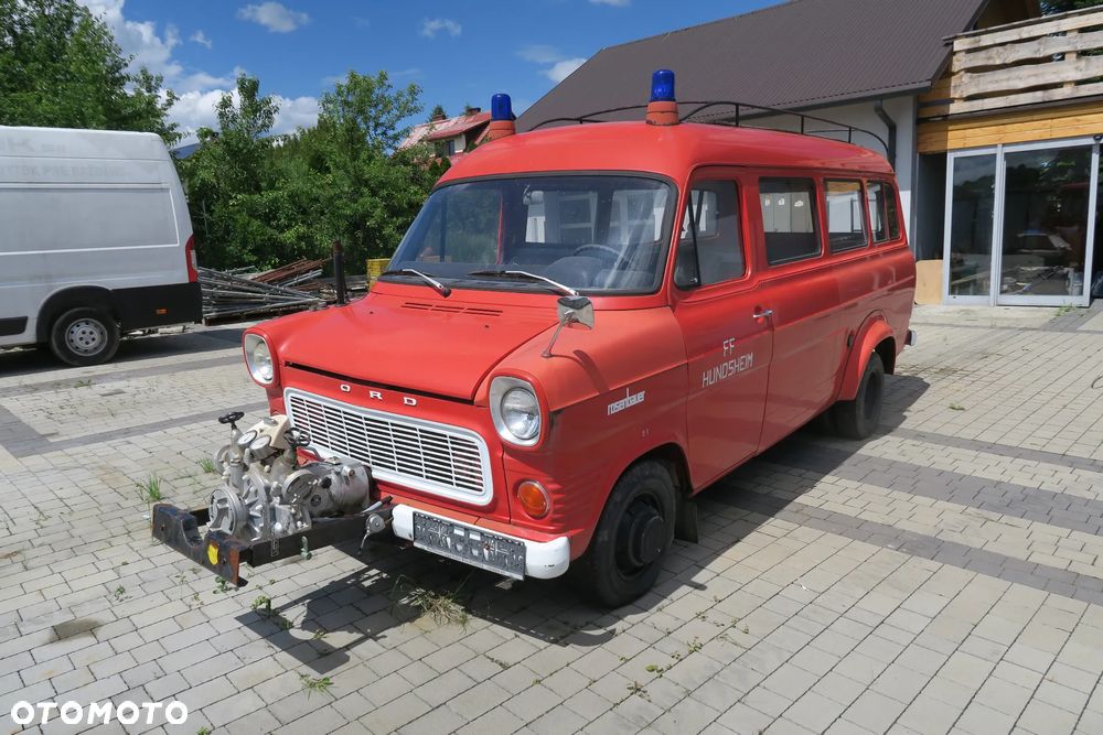 Ford Transit 150 - 2