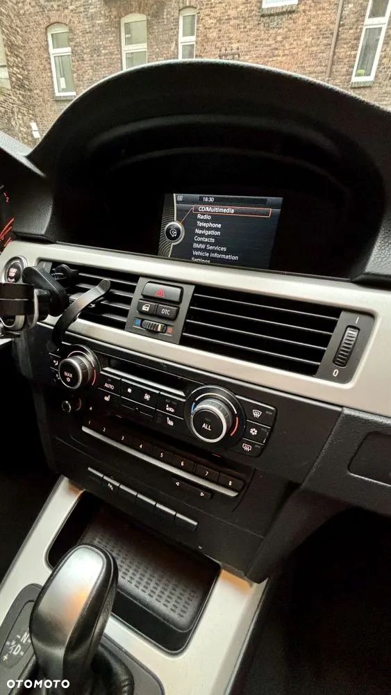 BMW Seria 3 318d Touring - 16