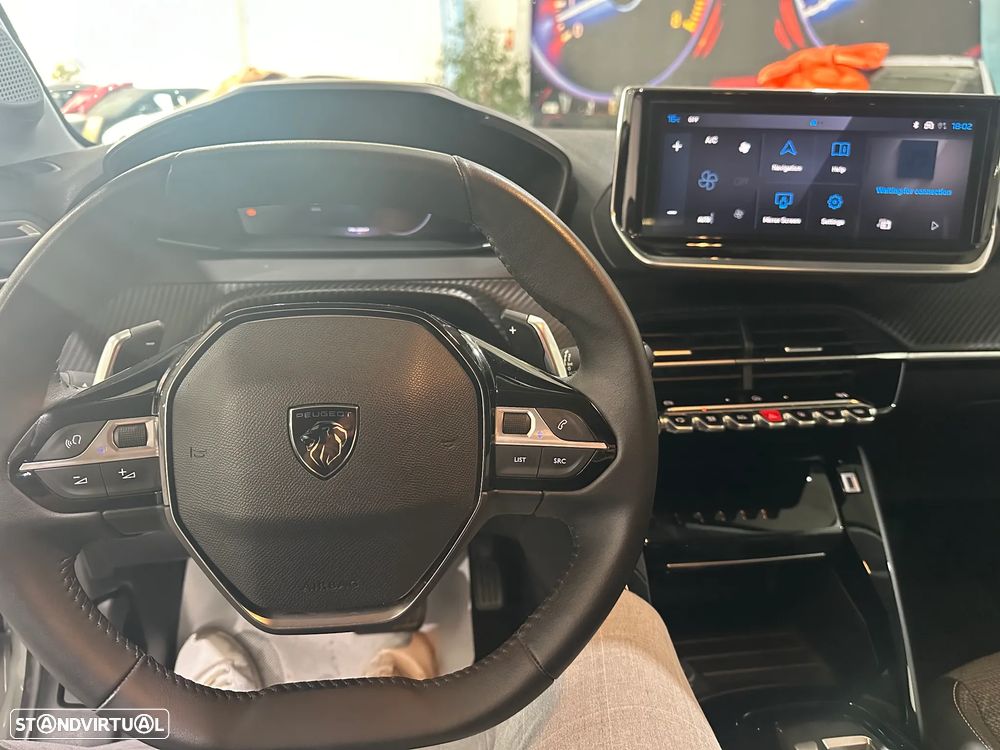 Peugeot 208 1.2 Hybrid Allure e-DCS6 - 8