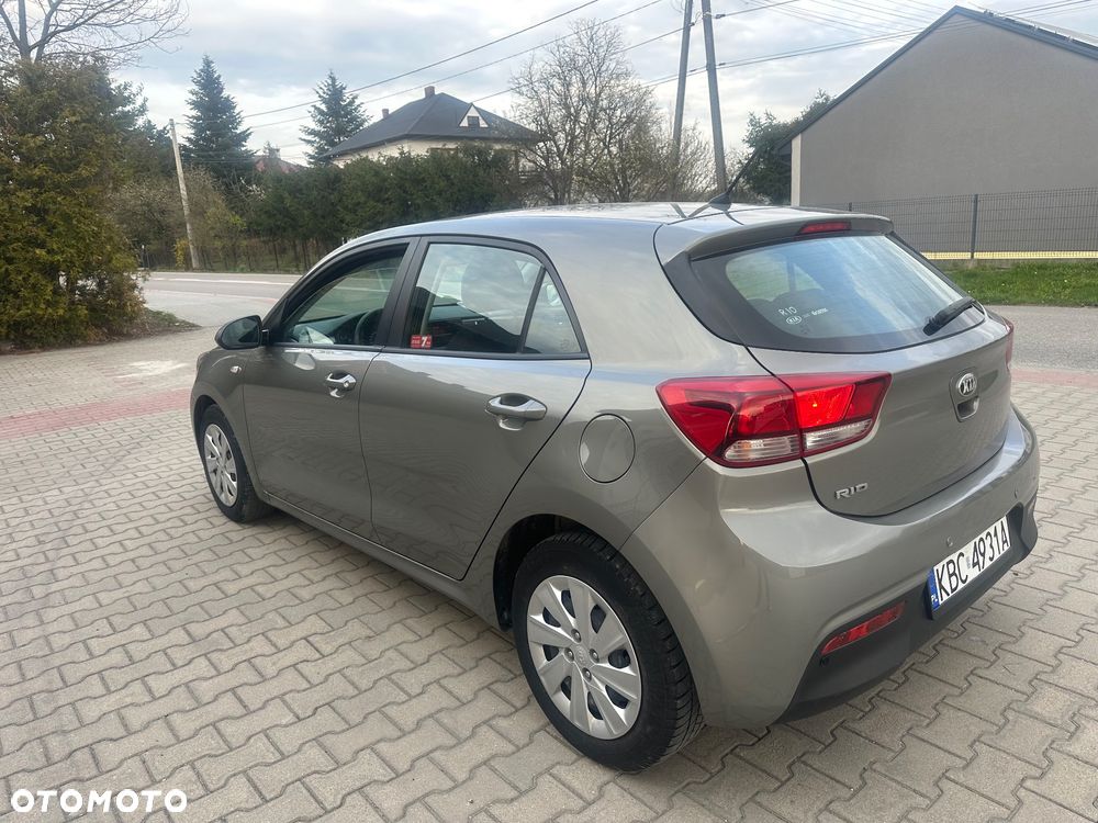 Kia Rio 1.2 L - 5