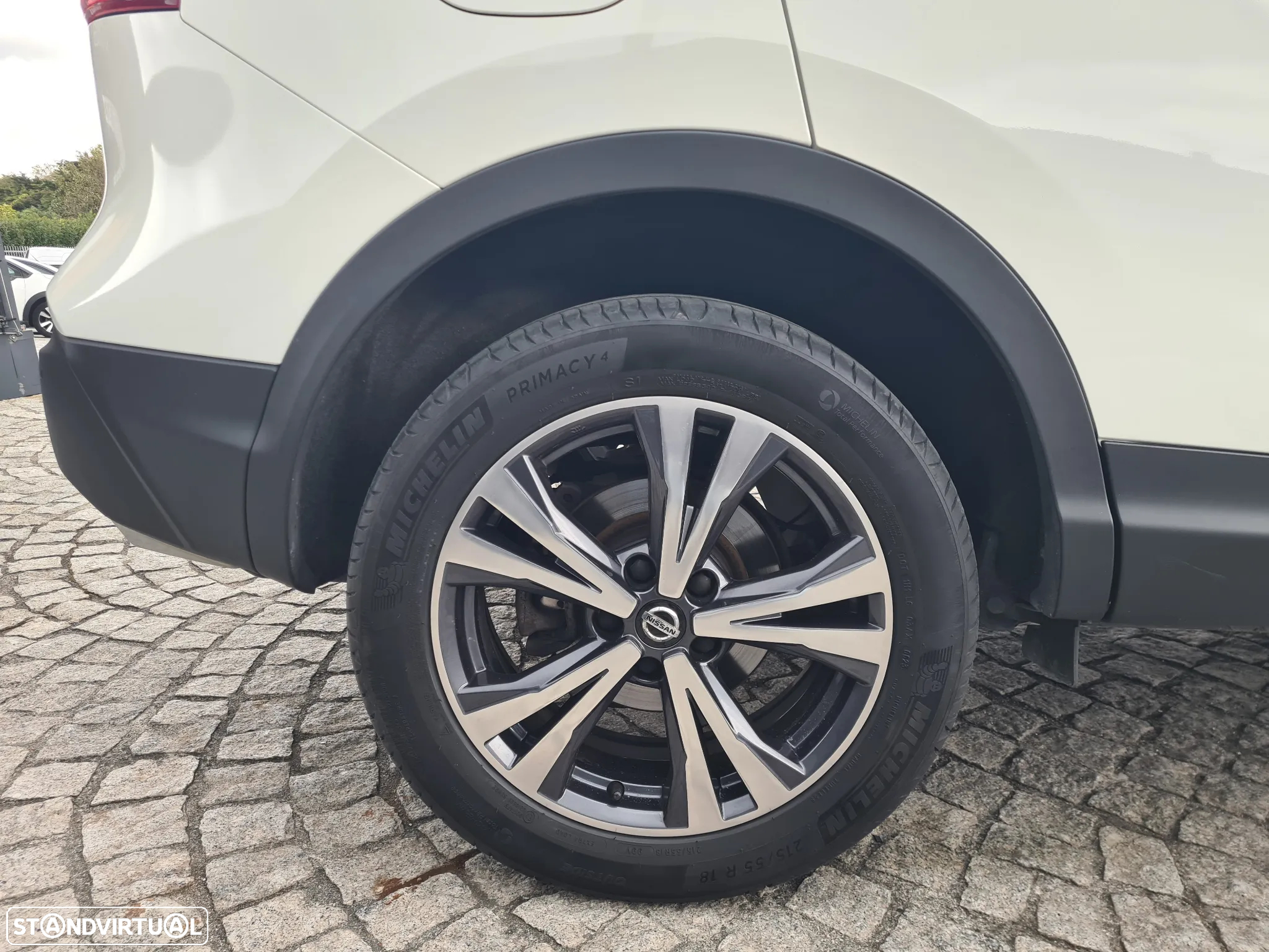 Nissan Qashqai 1.7 dCi N-Connecta - 10