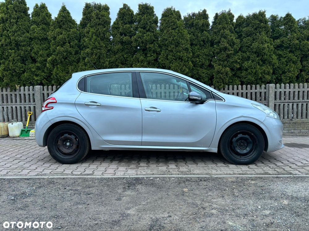 Peugeot 208 - 4