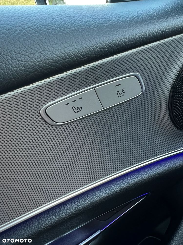 Mercedes-Benz Klasa E 220 d 4Matic 9G-TRONIC - 33