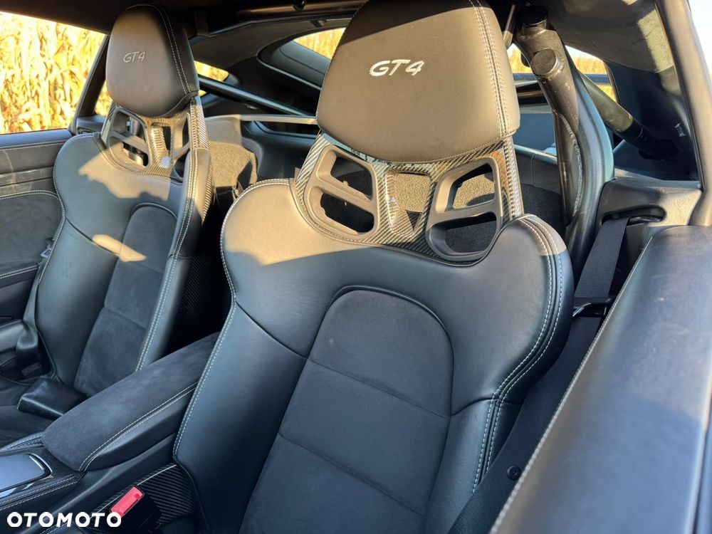 Porsche 718 Cayman GPF GT4 - 17