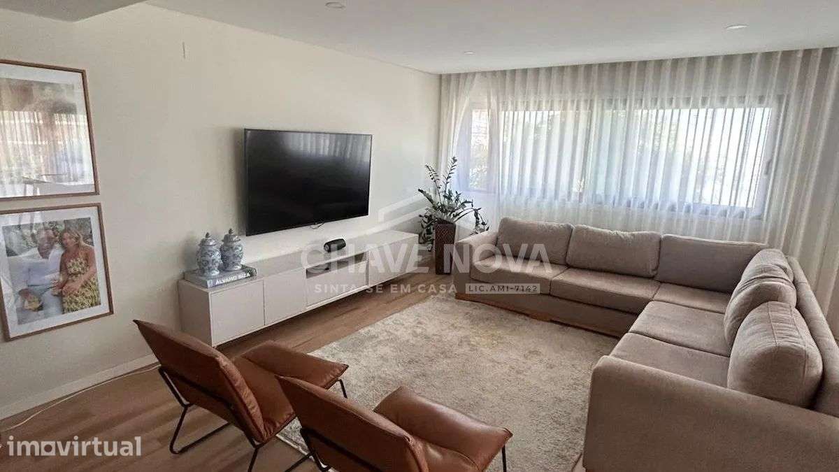 Arrenda-se T3 Totalmente Mobilado c/ Terraço e Box Dupla | Madalena - Grande imagem: 4/22
