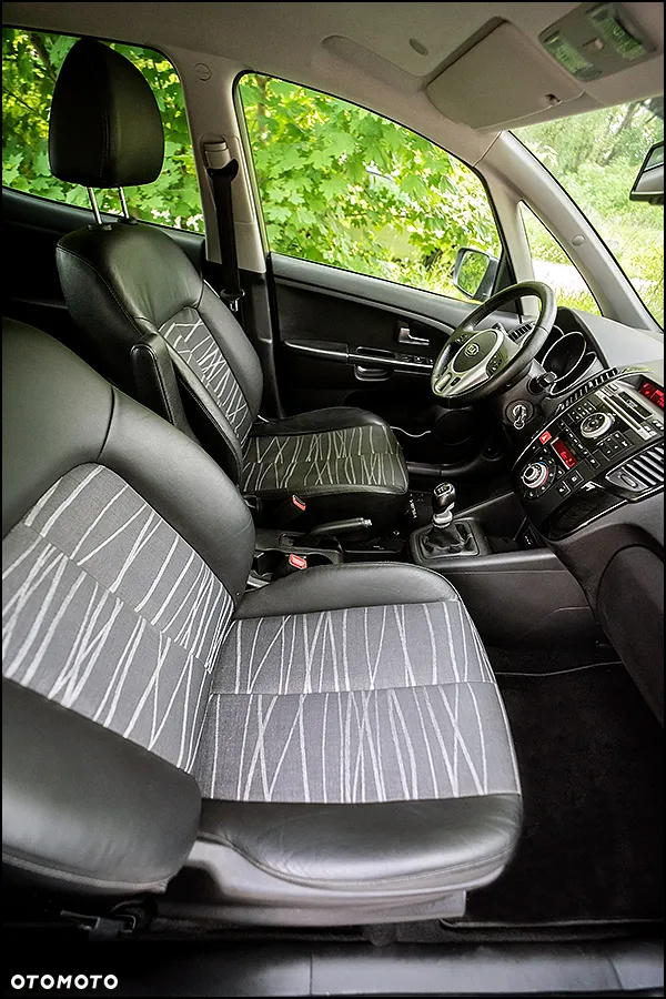 Kia Venga - 32