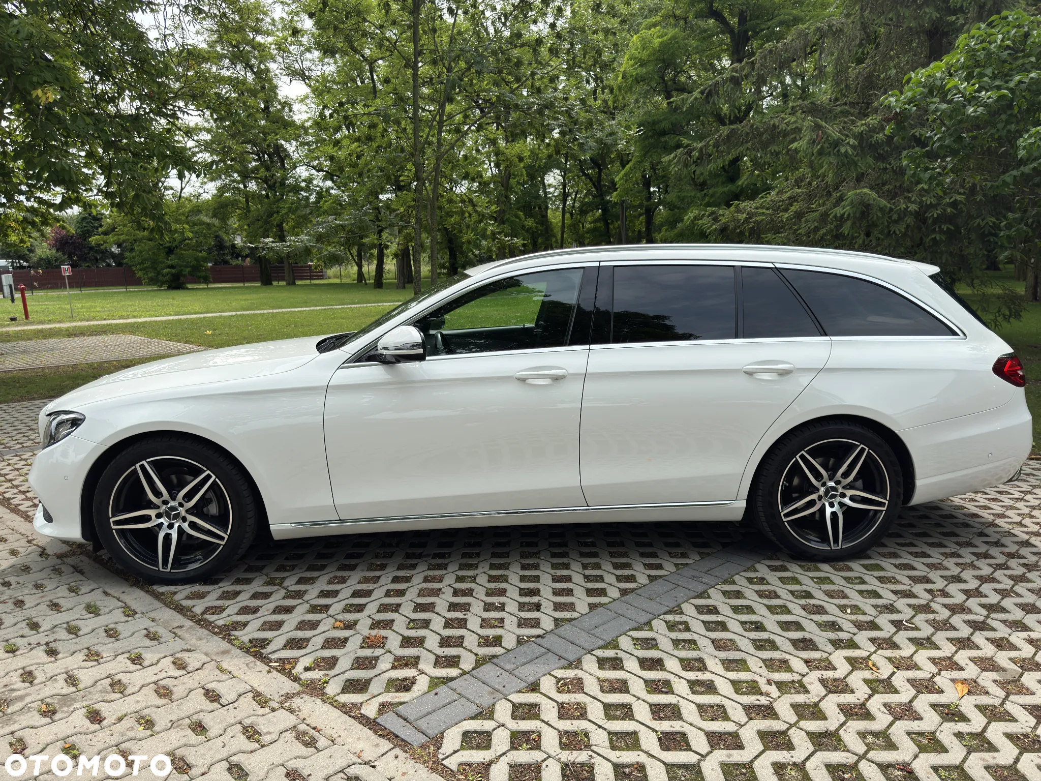 Mercedes-Benz Klasa E 220 d T 9G-TRONIC Avantgarde - 3