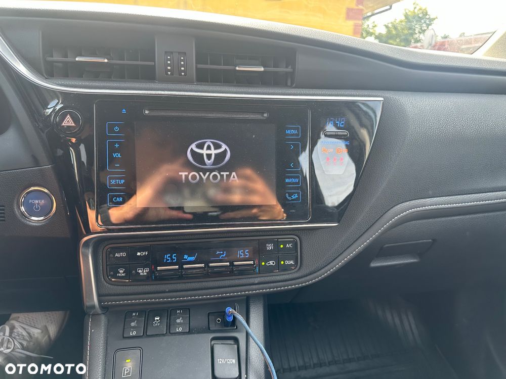 Toyota Auris ver-1-8-hsd-prestige - 6