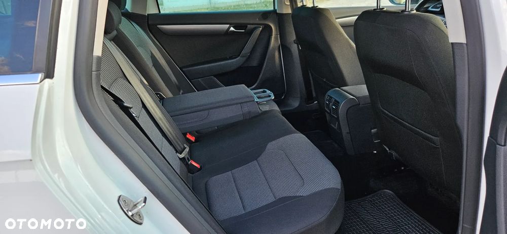 Volkswagen Passat 2.0 TDI Highline - 22