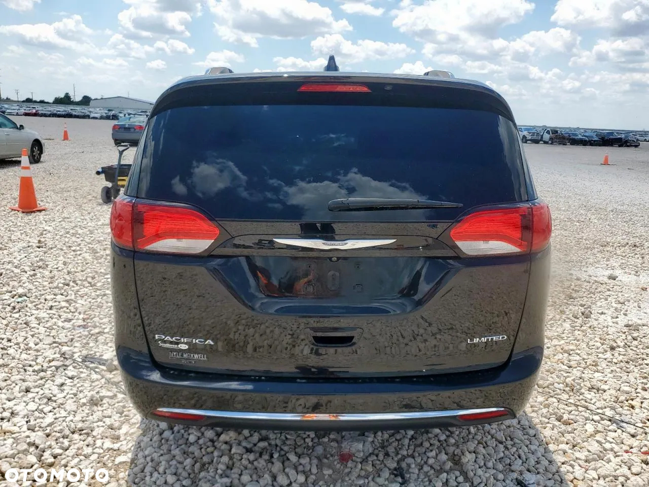 Chrysler Pacifica - 6