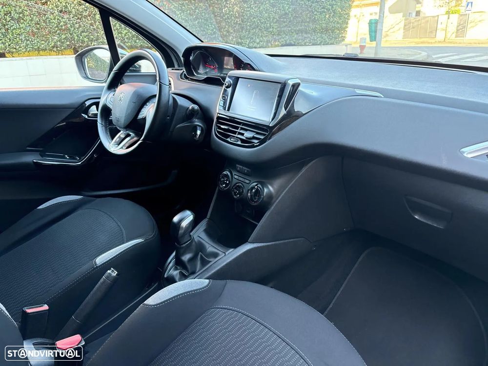 Peugeot 208 1.4 HDi SE Style - 10