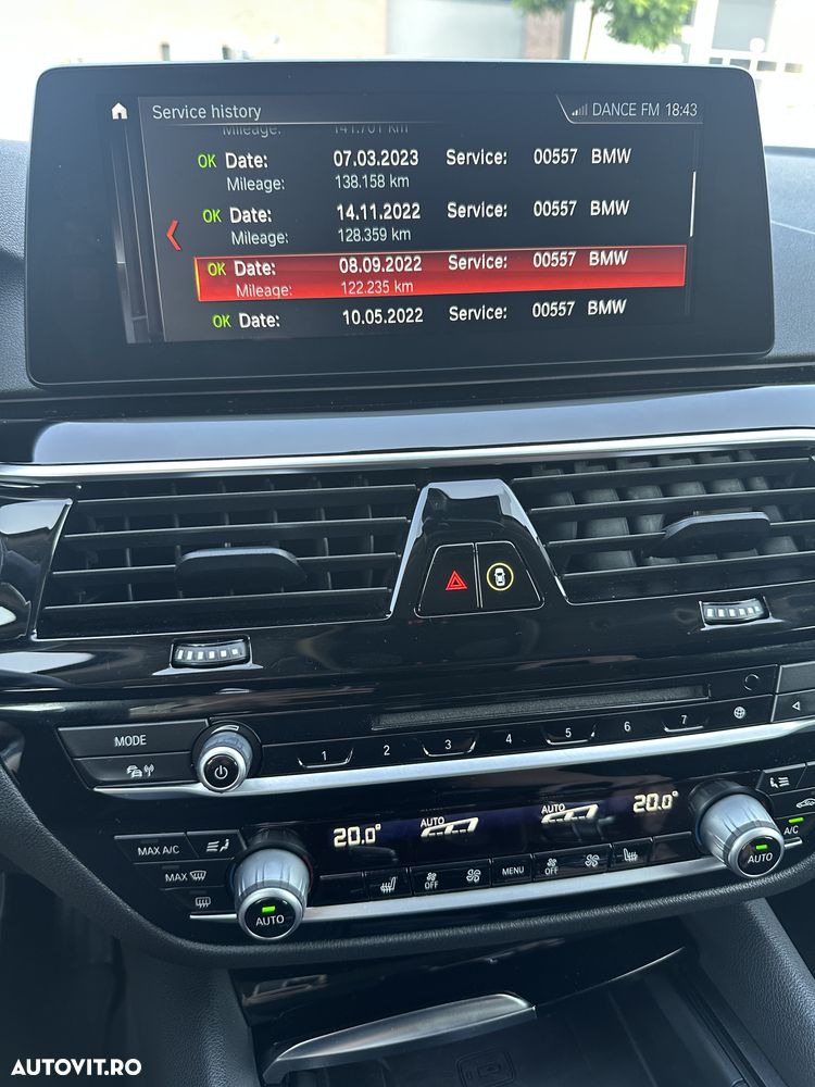 BMW Seria 5 530i xDrive Touring Aut. Sport Line - 29