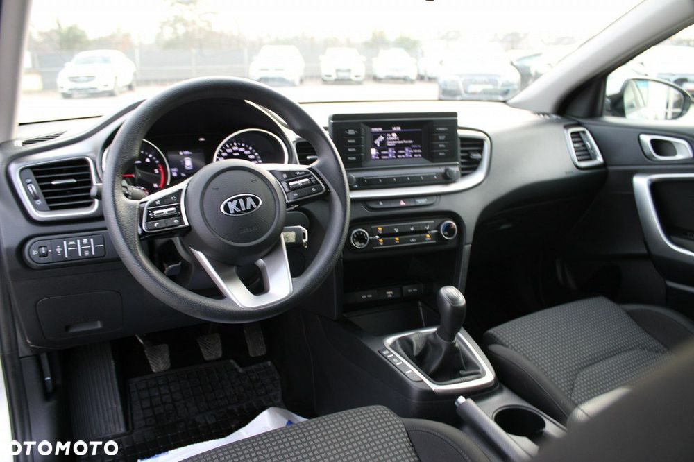 Kia Ceed - 27