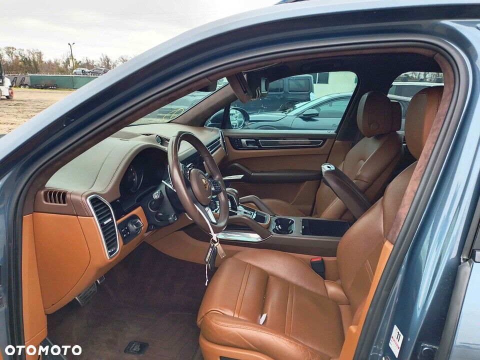 Porsche Cayenne Turbo - 16