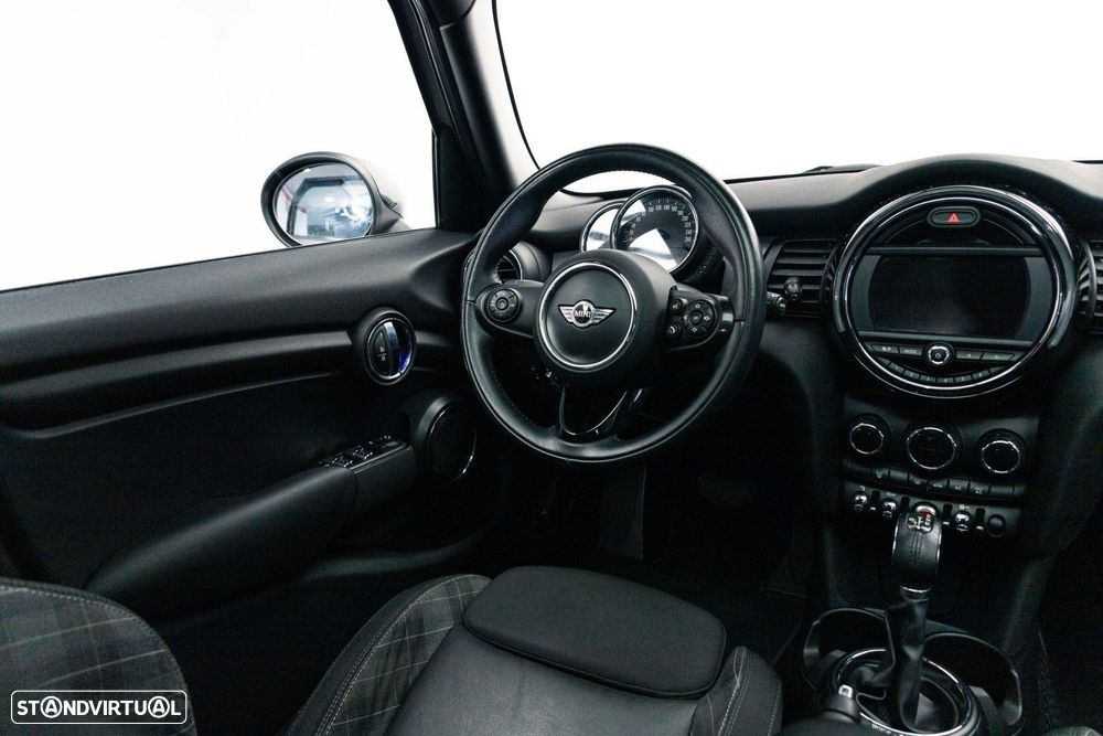 MINI 5 Portas Cooper D Auto - 15