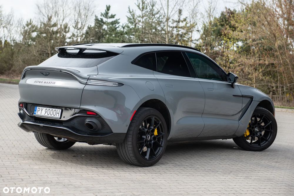 Aston Martin DBX - 12