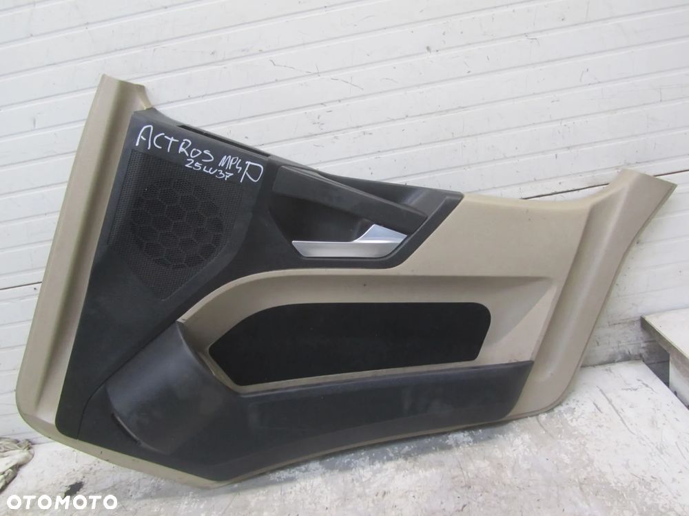 Mercedes Actros MP4 11->mat tapicerka boczek prawy przód - 1
