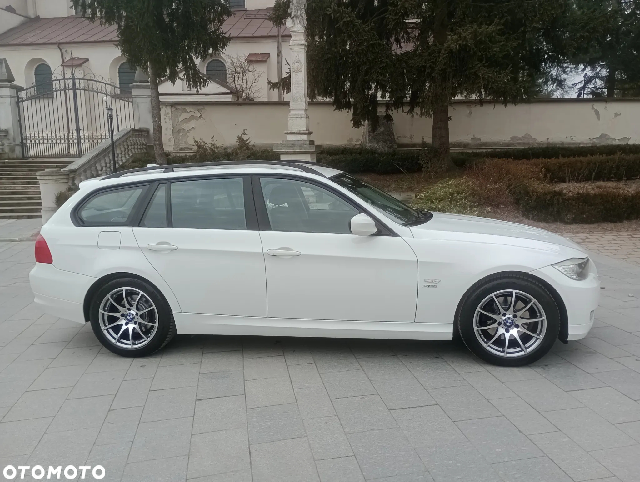 BMW Seria 3 320d xDrive DPF Touring - 16