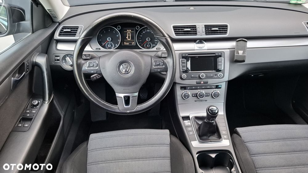Volkswagen Passat - 14