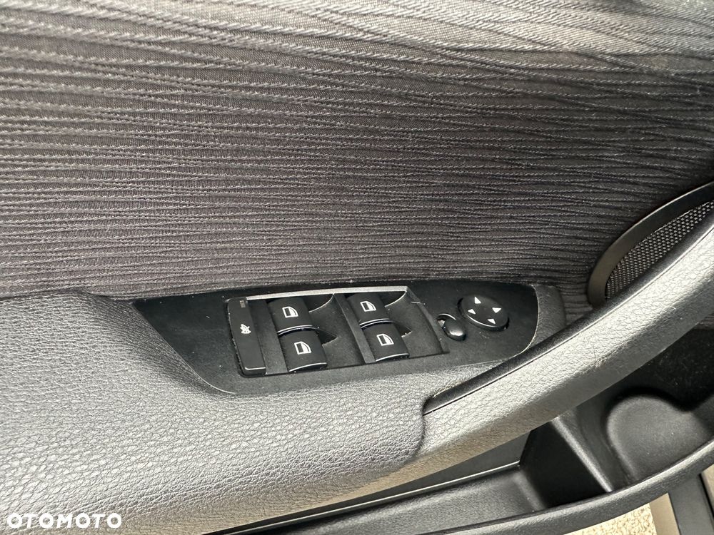BMW X1 sDrive18i Sport Line - 14
