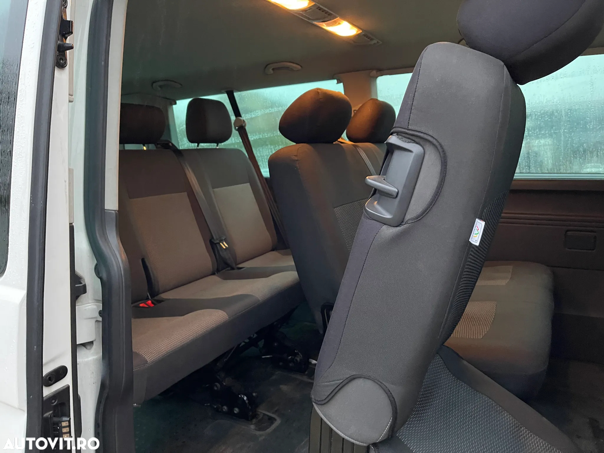 Volkswagen Caravelle - 11