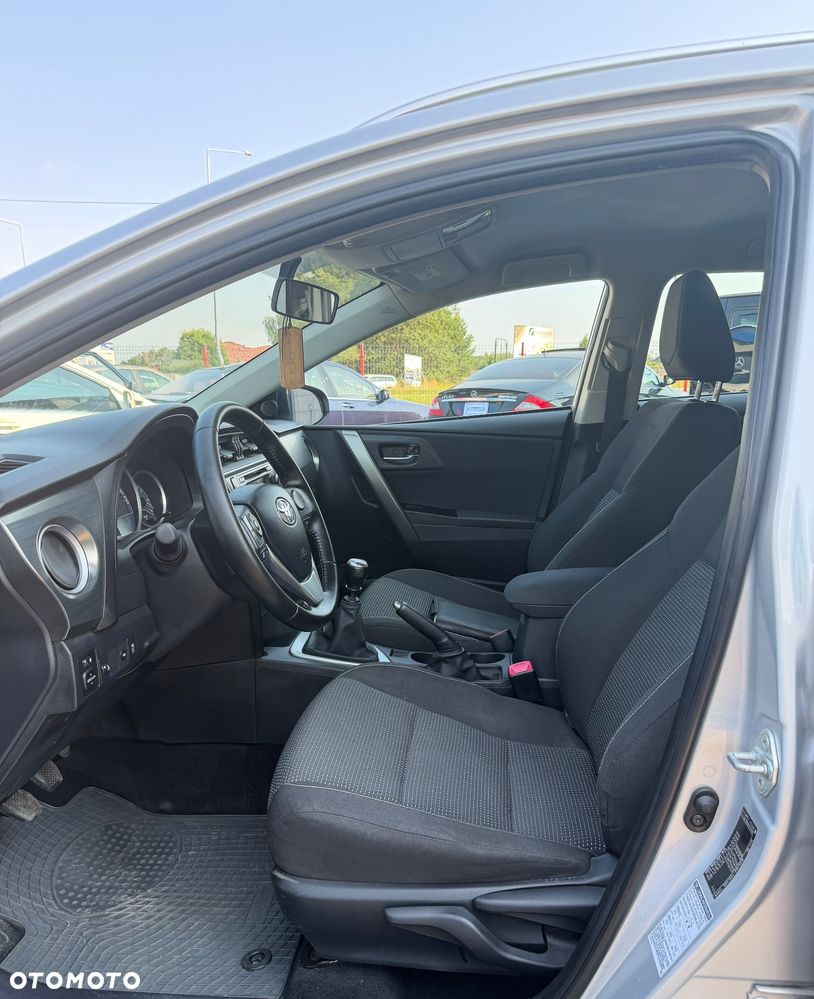 Toyota Auris - 11