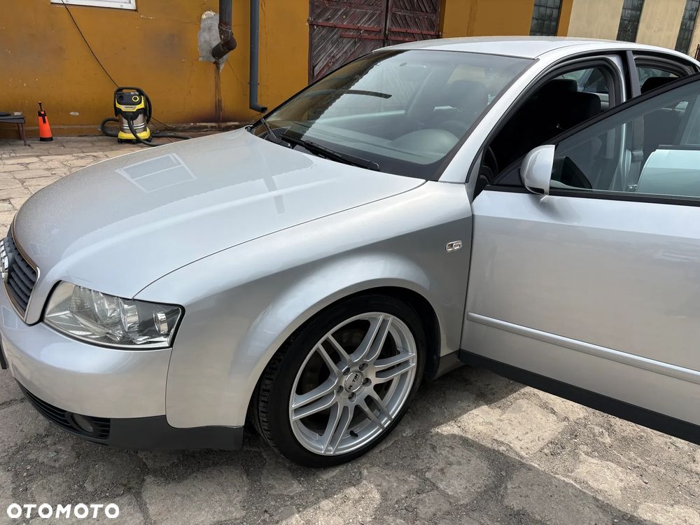 Audi A4 Limousine - 11