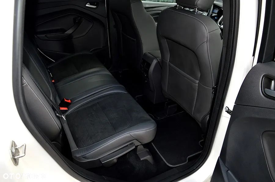 Ford Kuga 1.5 EcoBoost 2x4 ST-Line - 24