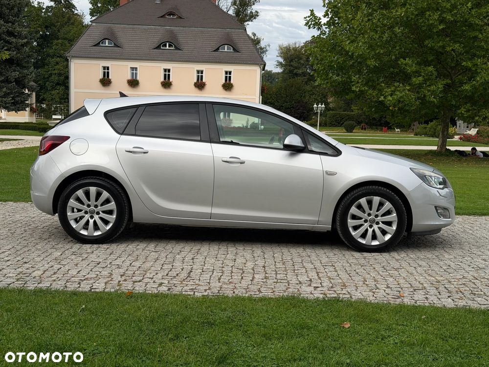 Opel Astra 2009 photo 4