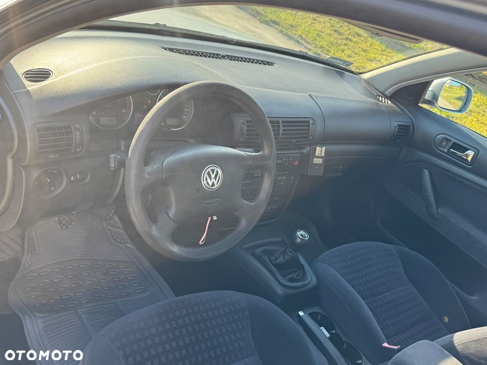 Volkswagen Passat 1.9 TDI Highline - 13