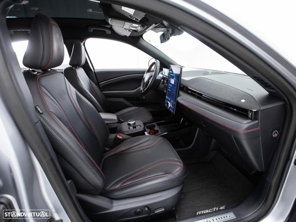 Ford Mustang Mach-E AWD - 11