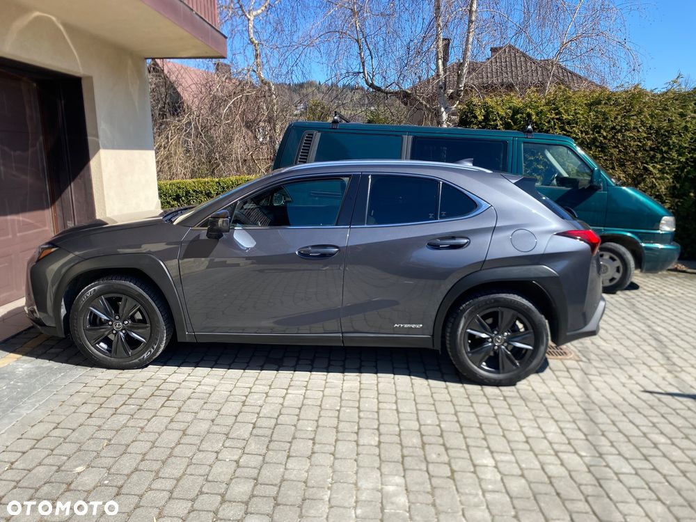 Lexus UX - 3
