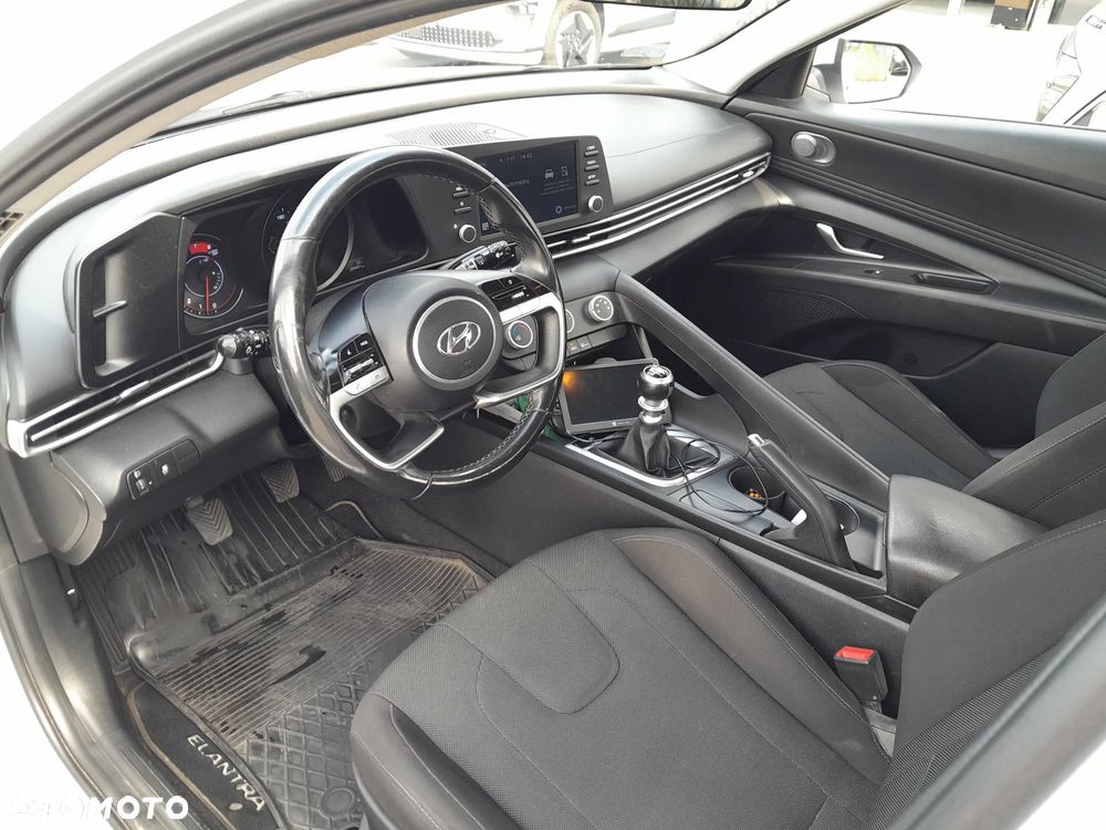 Hyundai Elantra 1.6 Modern - 9