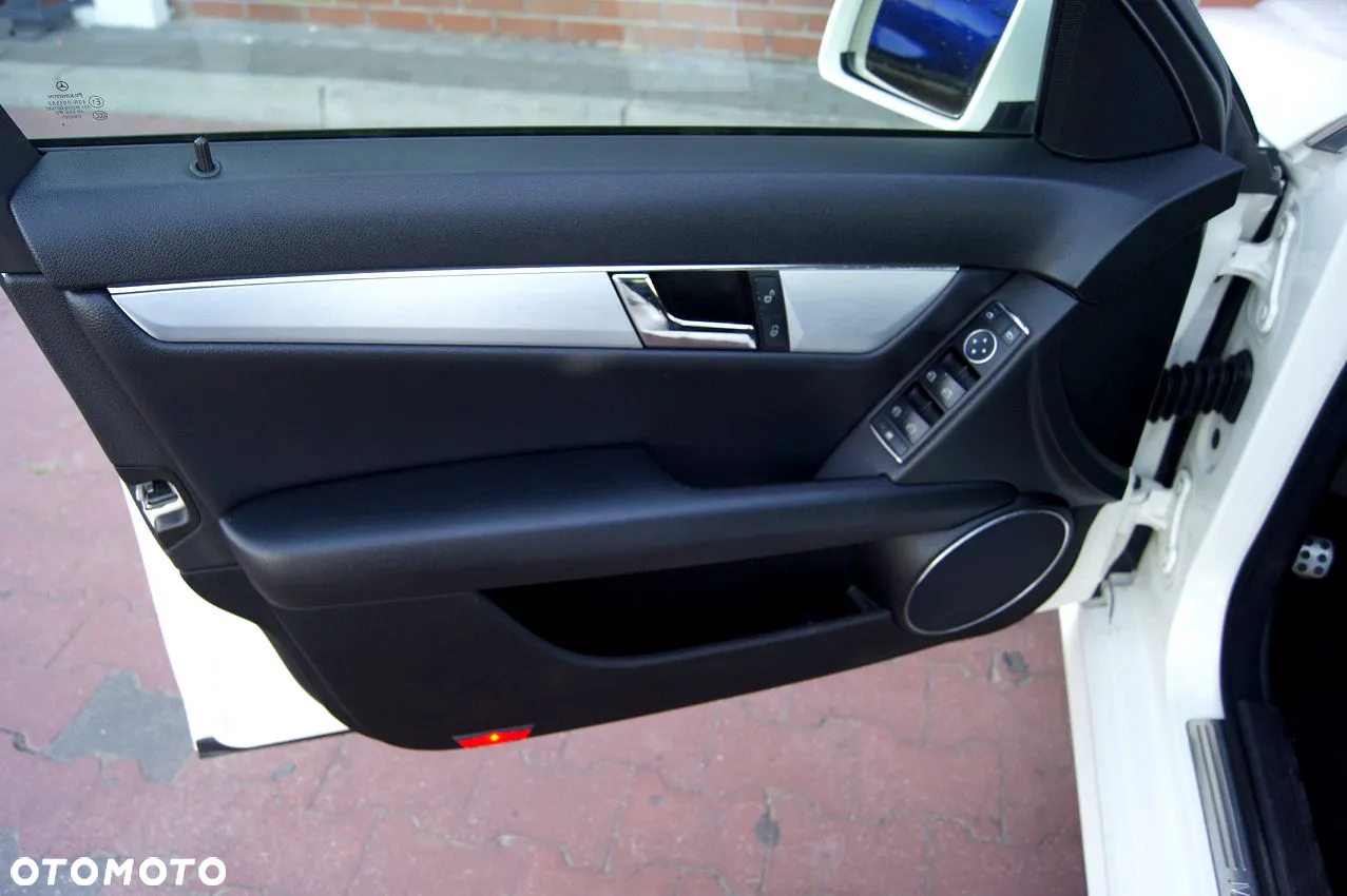 Mercedes-Benz Klasa C 180 T Kompressor Automatik Avantgarde - 9