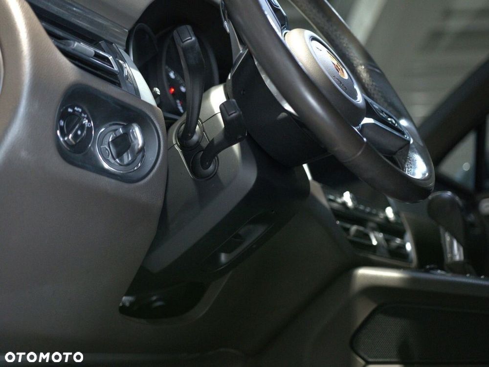 Porsche Macan Standard - 36