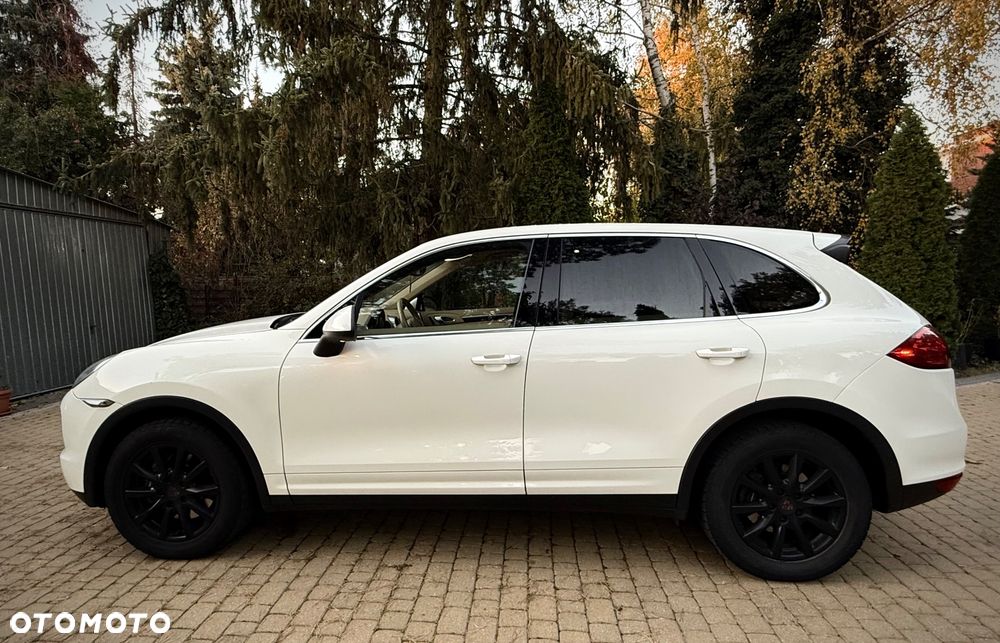 Porsche Cayenne 2011 photo 2