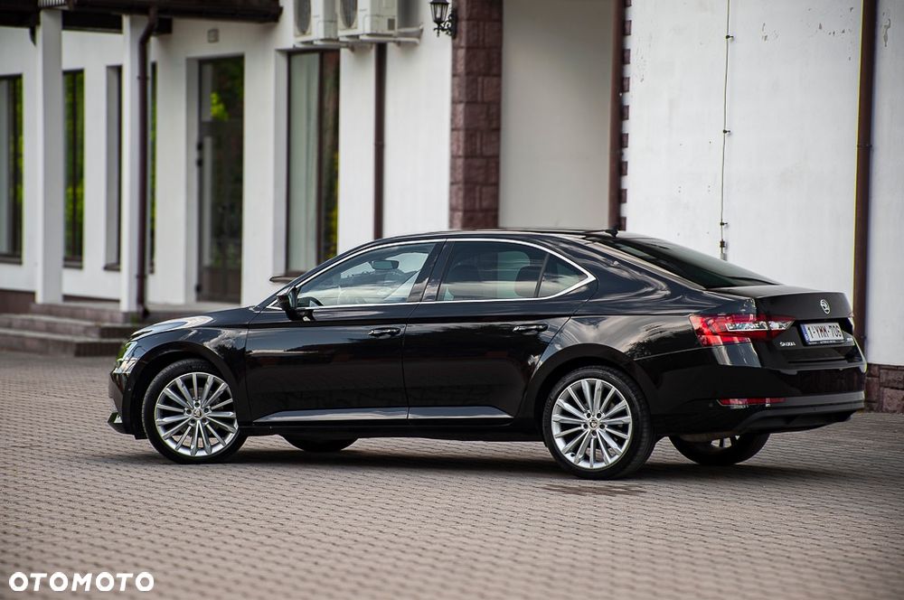 Skoda Superb 2.0 TDI DSG Sportline - 7