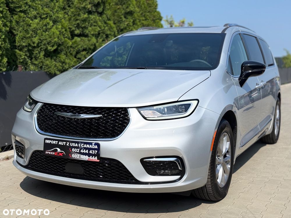 Chrysler Pacifica - 2