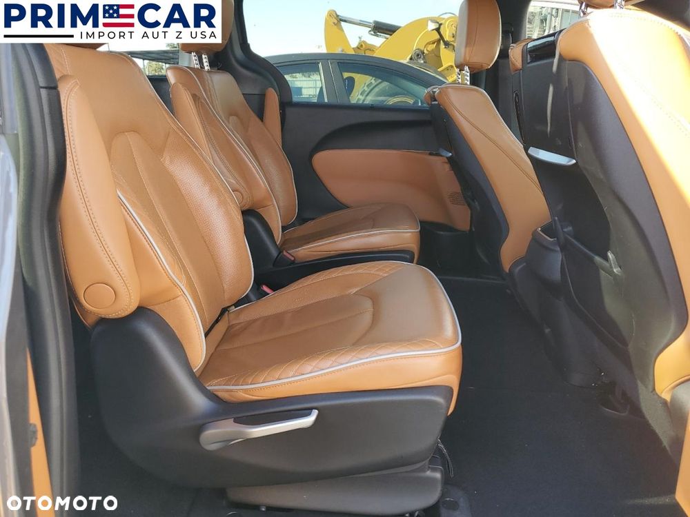 Chrysler Pacifica - 11